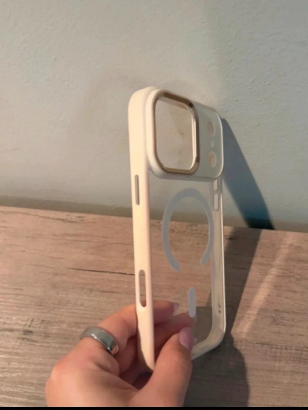 MVMT Clear Case with White Trim and MagSafe Ring Iphone 17 pro max